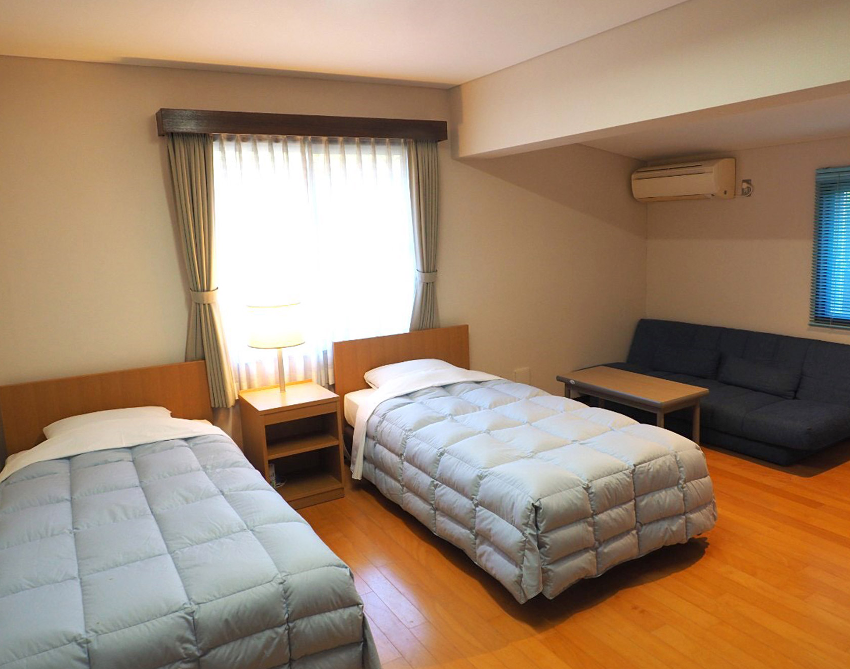 Western-style twin-bed room