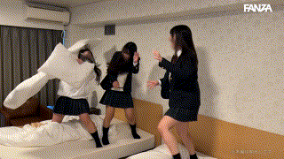 smuw038【修学旅行生J3人組】無料エロ動画AV宇流木さらら｜泉りおん｜篠咲らら エロGIF 1